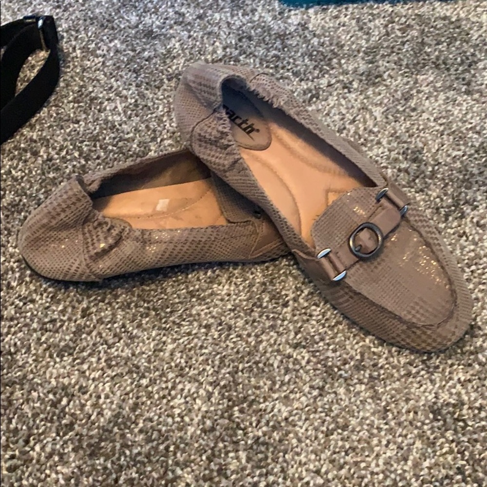Flats - Picture 2 of 2